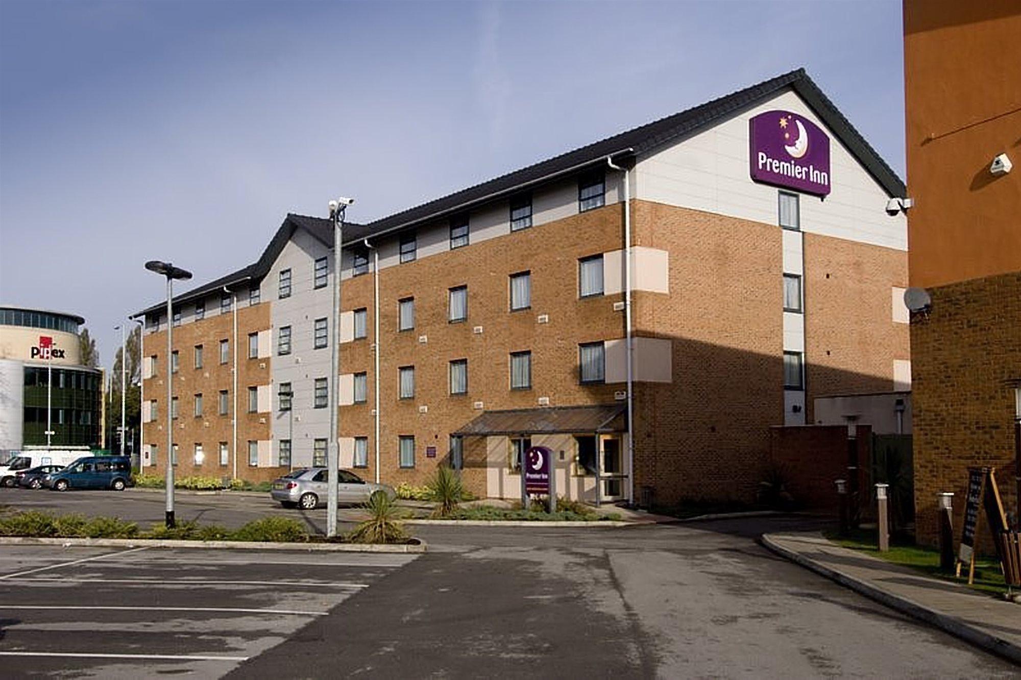 Premier Inn Manchester West Didsbury Exteriör bild