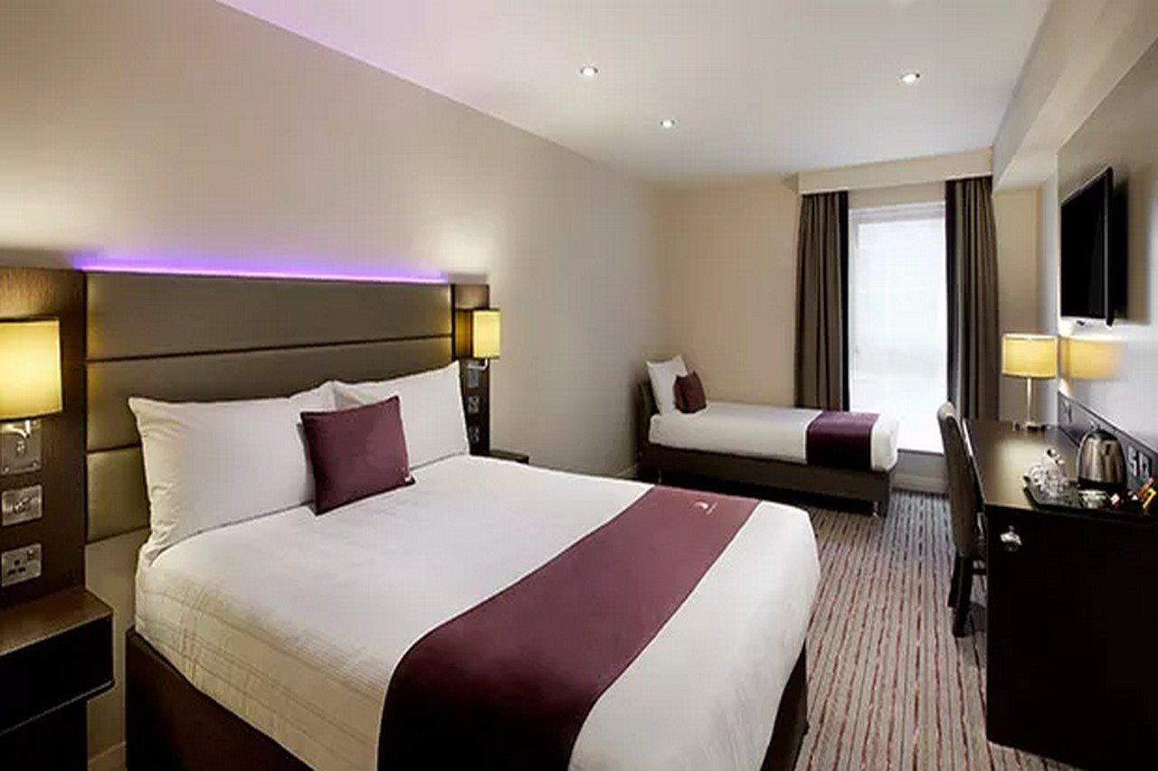 Premier Inn Manchester West Didsbury Exteriör bild