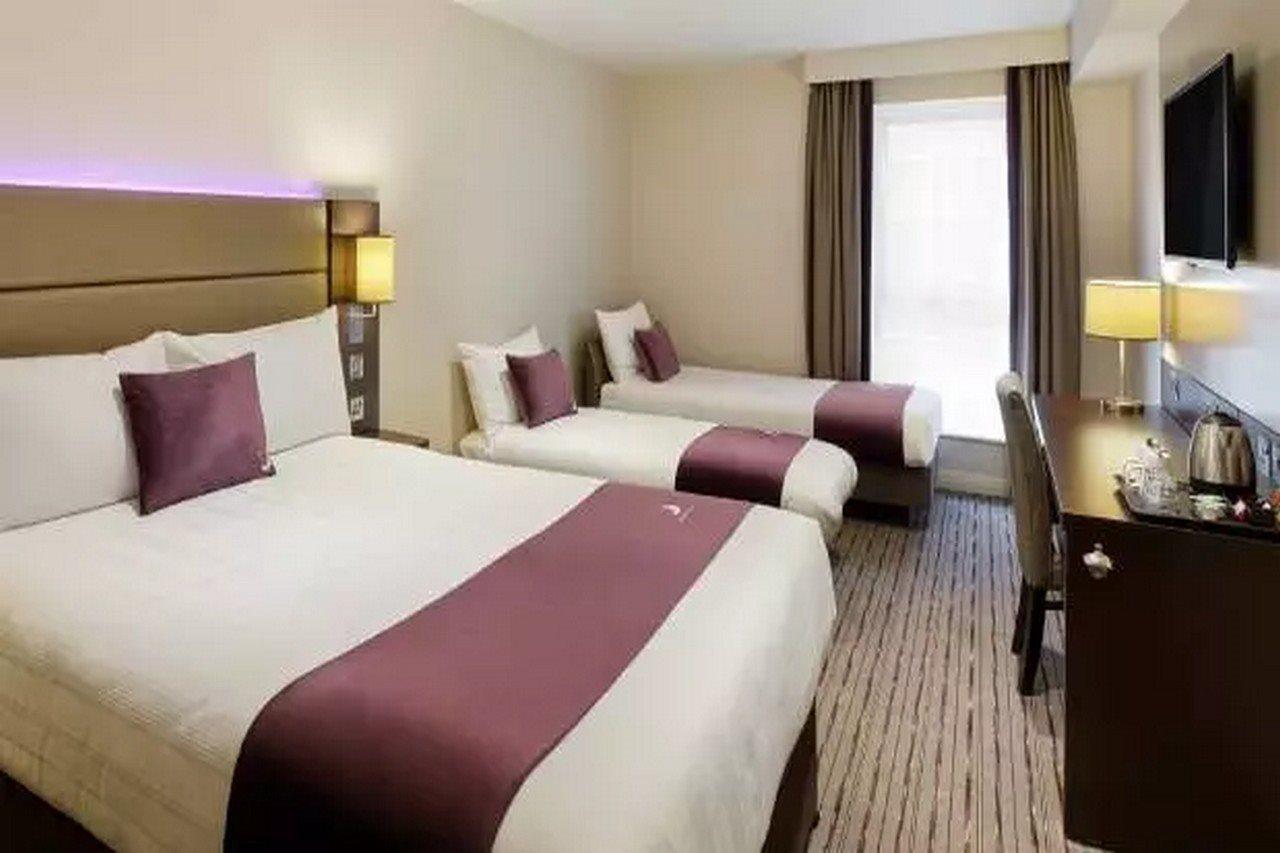 Premier Inn Manchester West Didsbury Exteriör bild