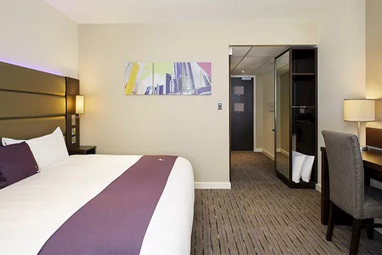 Premier Inn Manchester West Didsbury Exteriör bild